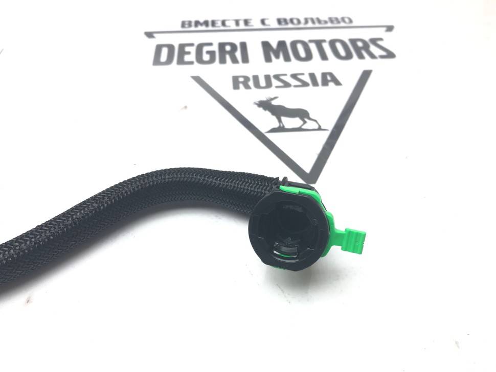 Трубка маслоохладителя нижняя \\ VOLVO S60 II, XC60, XC70 II \\ VOLVO (Original) 31368678