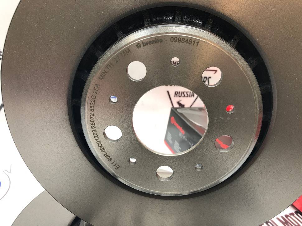 Передние тормозные диски и колодки Volvo XC90 17,5&#039; \\ BREMBO