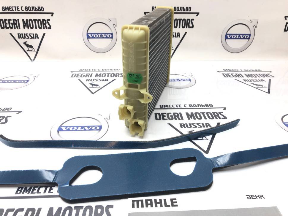 Радиатор отопителя печки VOLVO S60 S80 XC70 XC90 \\ BEHR-HELLA 8FH 351 311-391