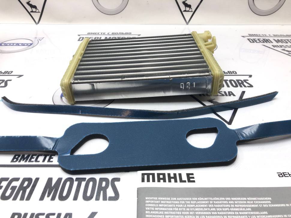 Радиатор отопителя печки VOLVO S60 S80 XC70 XC90 \\ BEHR-HELLA 8FH 351 311-391