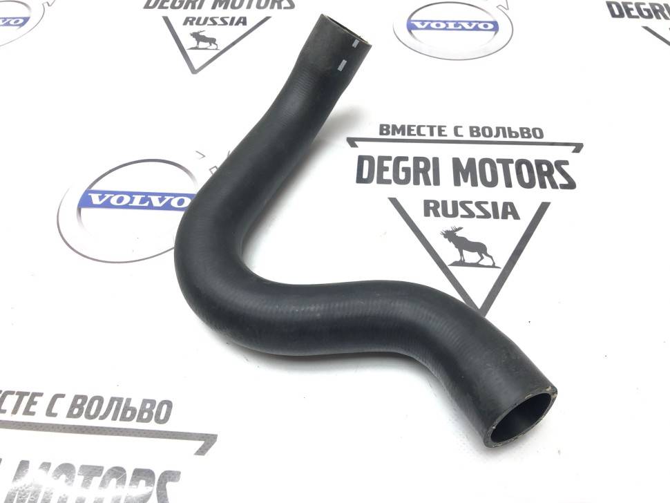 Патрубок радиатора Вольво S60, XC70, V70 II \\ VOLVO Original 30680912