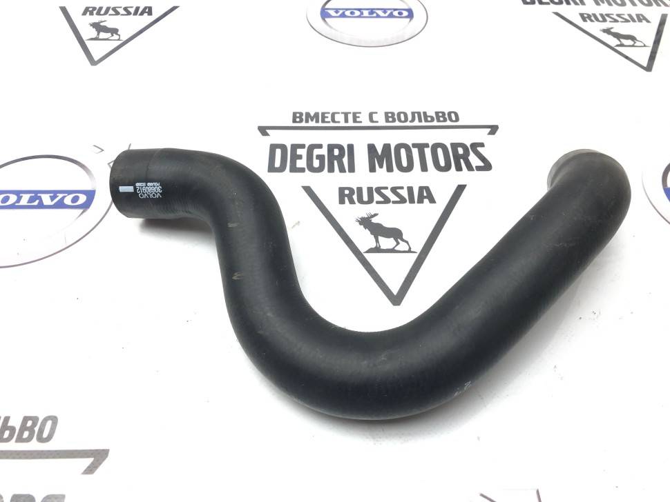 Патрубок радиатора Вольво S60, XC70, V70 II \\ VOLVO Original 30680912