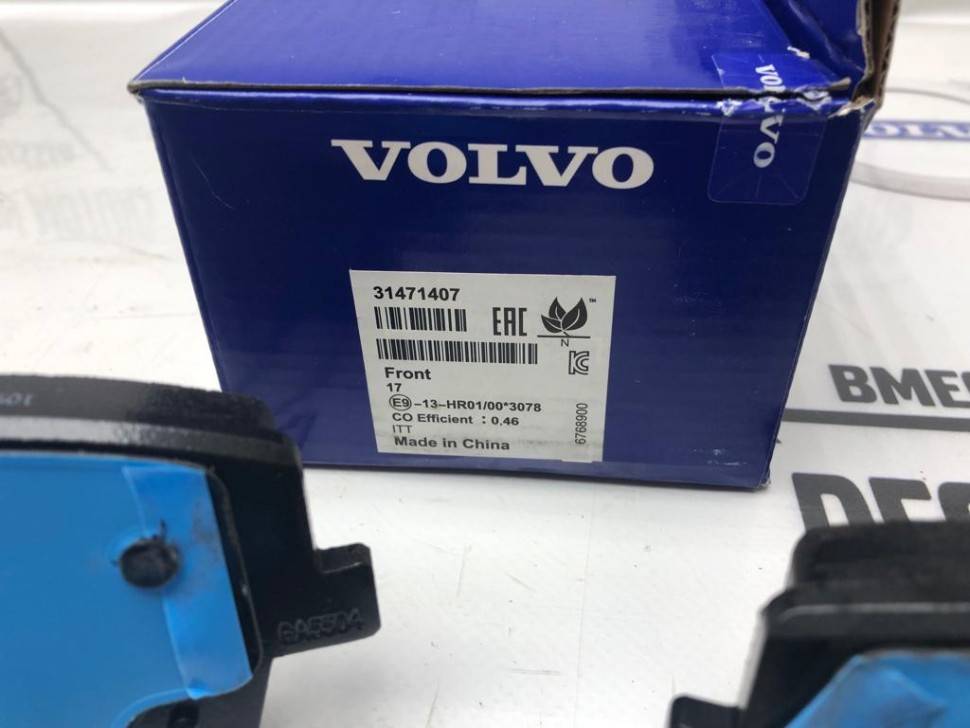 Колодки тормозные передние XC40 17&quot; \\ VOLVO Original 31471407