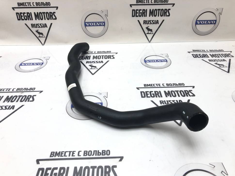 Патрубок радиатора нижний Volvo S60, V70 II, XC70 // Volvo Original 30680918