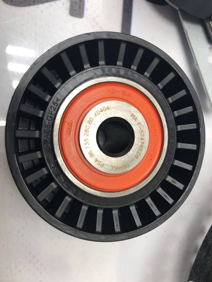 Комплект ремня ГРМ VOLVO S40 II 08-, V40 cross country, S60 II \\ D4162T \\ VOLVO Original 31370046