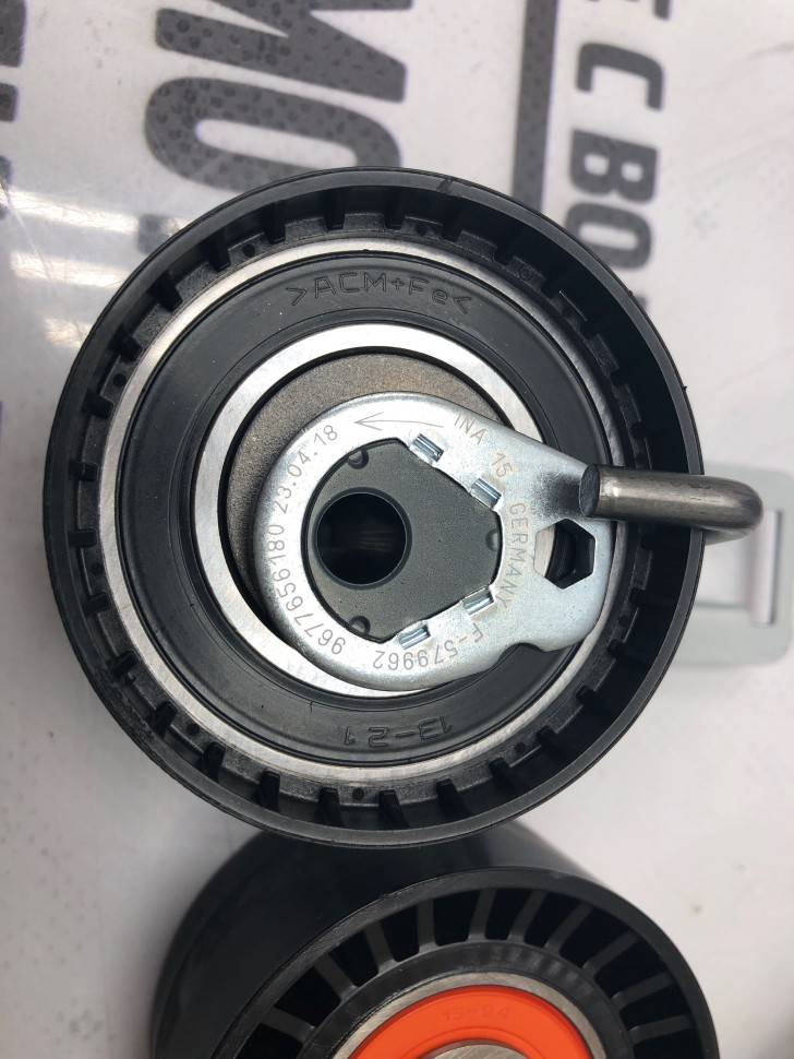 Комплект ремня ГРМ VOLVO S40 II 08-, V40 cross country, S60 II \\ D4162T \\ VOLVO Original 31370046