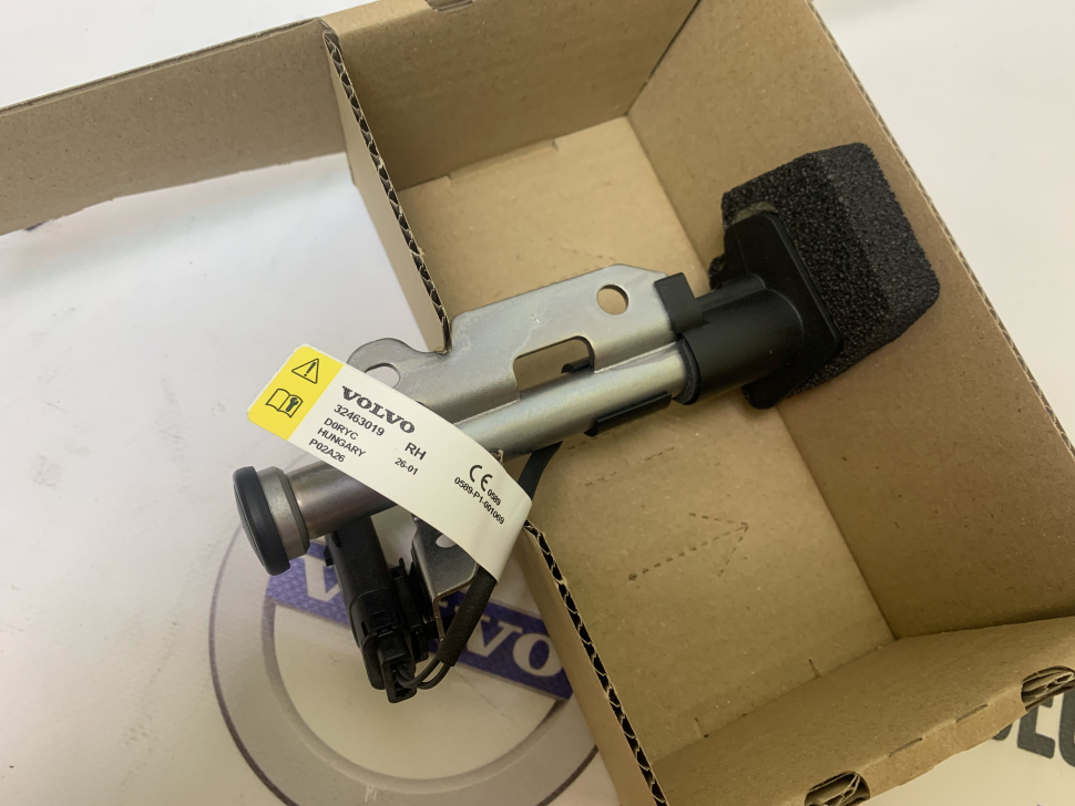 Hood hinge release \\ VOLVO Original 32277485