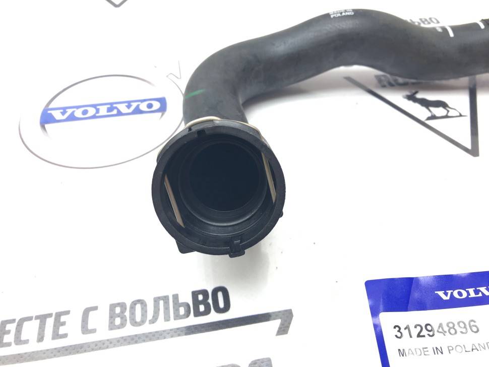 Шланг радиатора верхний Volvo S60 (2007-), V60, S60 CC, V60 CC (2011-2018), S80 (2007-), V70, XC70, XC60 \\ VOLVO Original 31294896