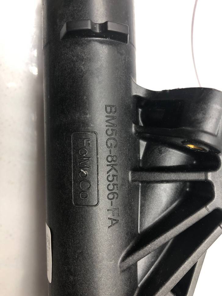 Фланец, адаптер патрубков охлаждения с датчиком \\ Ford Original 1831795