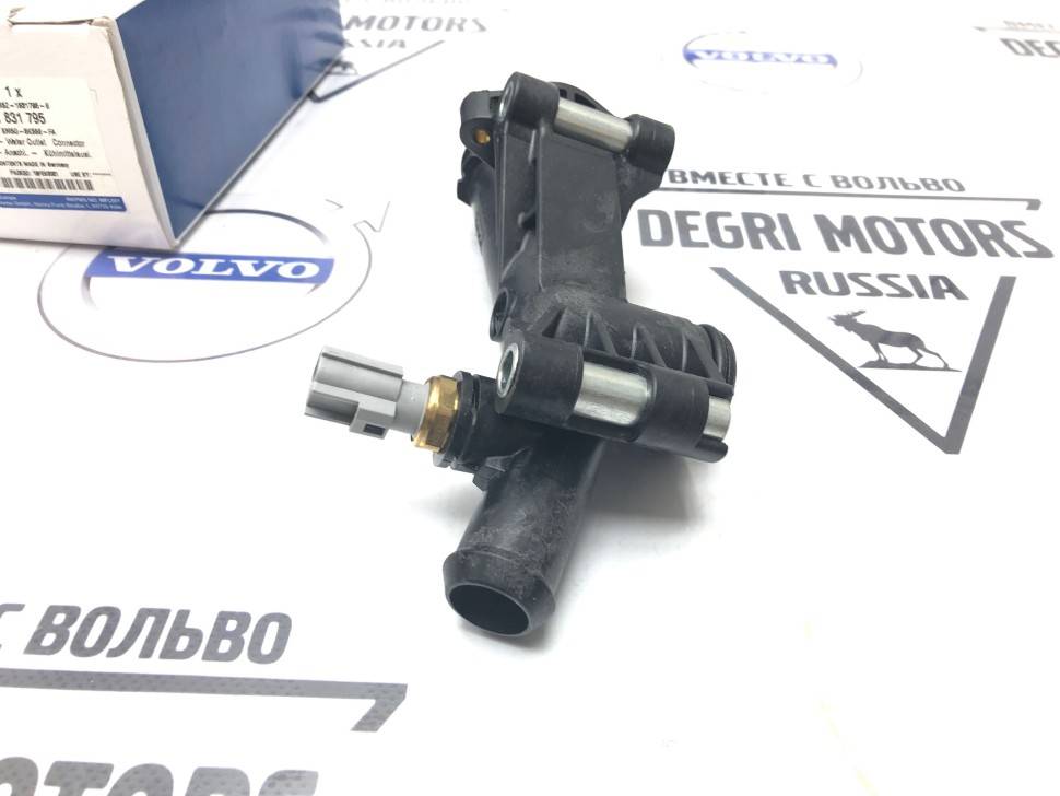 Фланец, адаптер патрубков охлаждения с датчиком \\ Ford Original 1831795