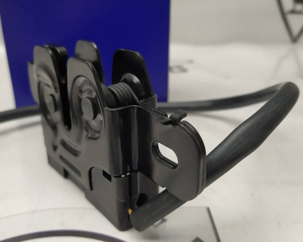 Замок капота правый VOLVO S80 II, XC70 II \\ VOLVO Original 31425845