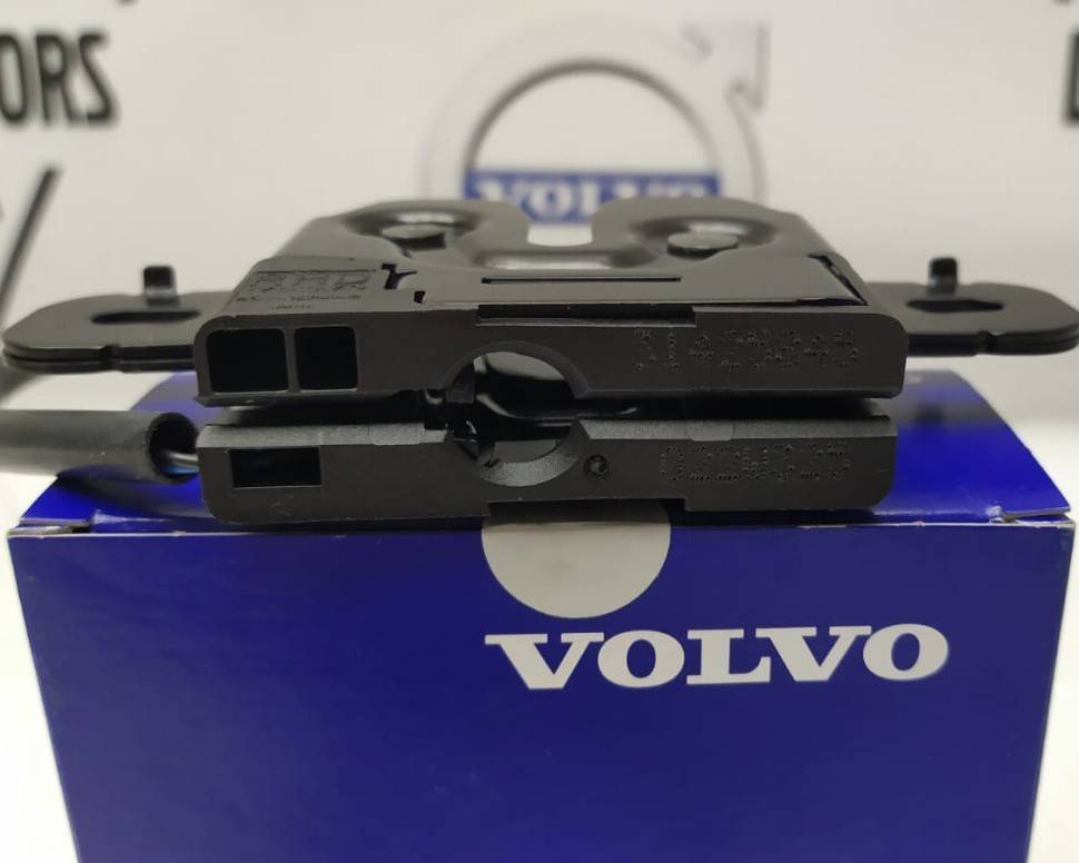Замок капота правый VOLVO S80 II, XC70 II \\ VOLVO Original 31425845