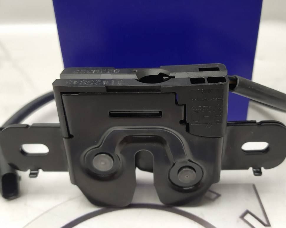 Замок капота правый VOLVO S80 II, XC70 II \\ VOLVO Original 31425845