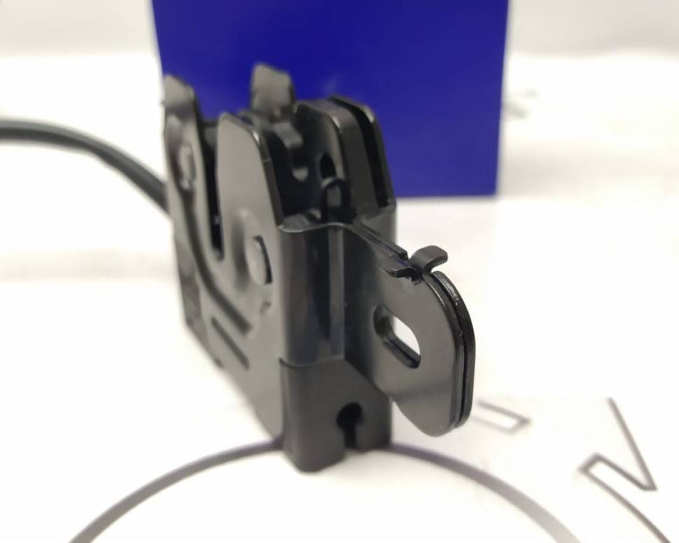 Замок капота правый VOLVO S80 II, XC70 II \\ VOLVO Original 31425845