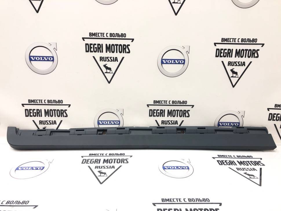 Молдинг двери передней правой XC60 \\ 2008-2013 \\ Volvo Original 39819537