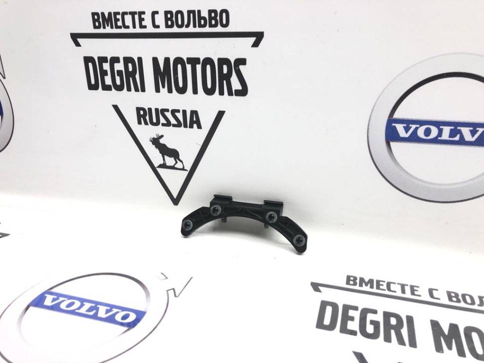 Крепление лючка бензобака \\ Volvo S60, S80, V70 II, XC70, XC90 \\ VOLVO Original 31265160