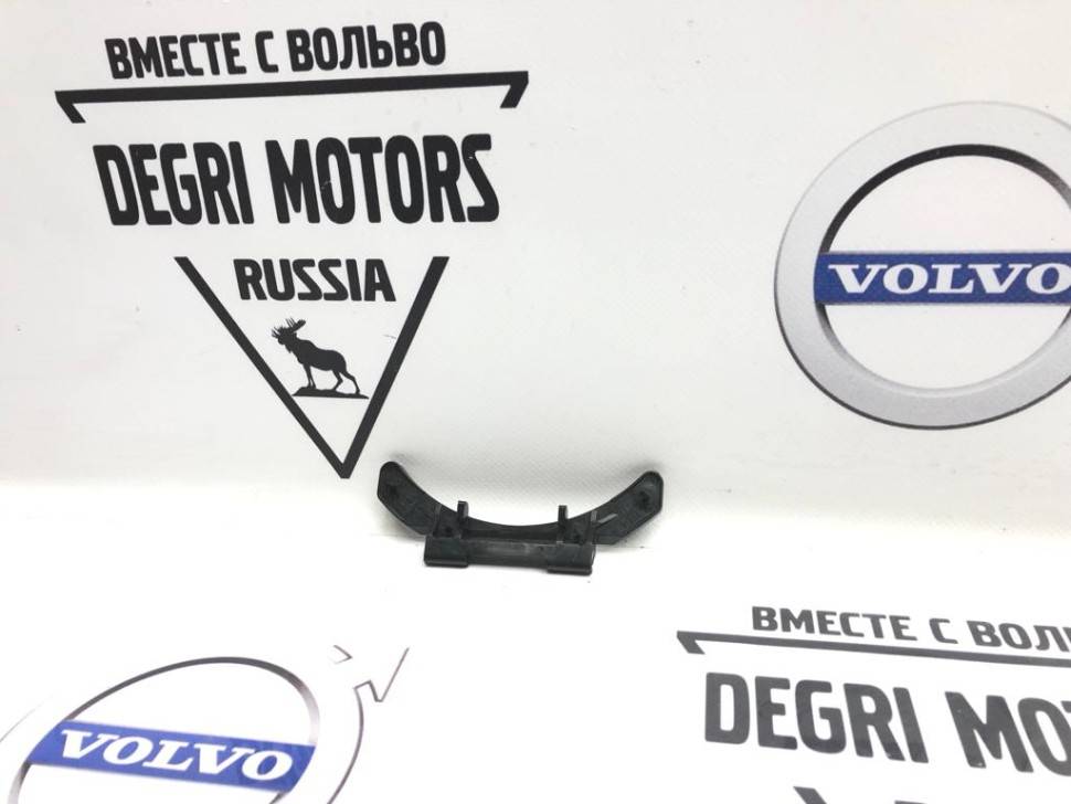 Крепление лючка бензобака \\ Volvo S60, S80, V70 II, XC70, XC90 \\ VOLVO Original 31265160