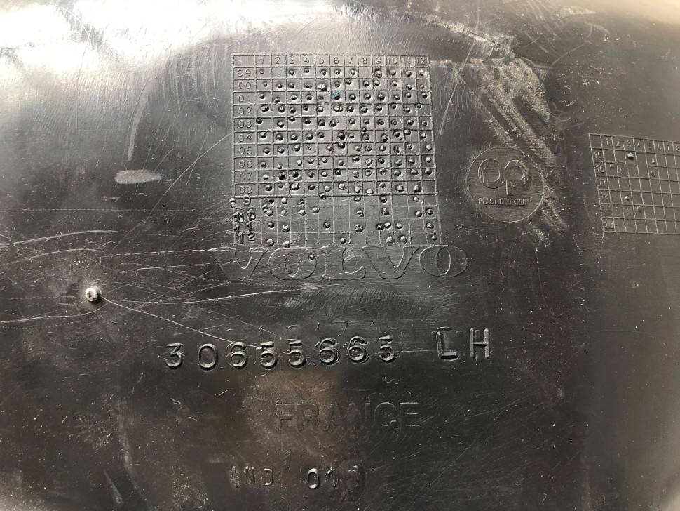 Подкрылок переднего левого колеса Вольво S60, V70 II \\ VOLVO (Original) 30655665
