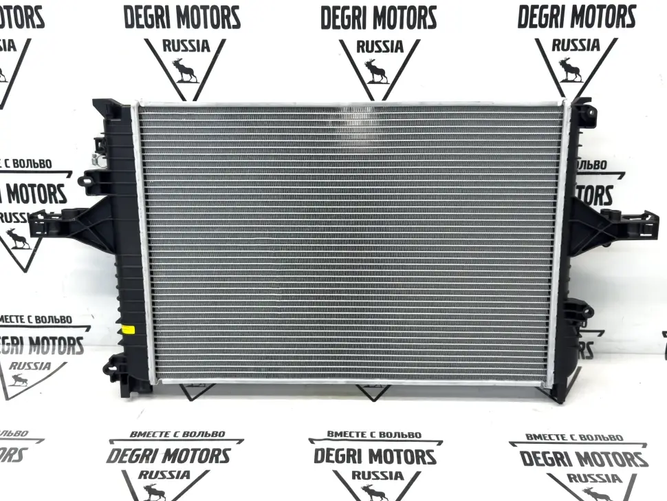 Радиатор охлаждения VOLVO S60, S80, V70 II, XC70 \\ SWPARTS SW31319056