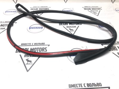 Уплотнительная резинка передней правой двери Volvo S60, V70 II, XC70 \\ VOLVO Original 8663774