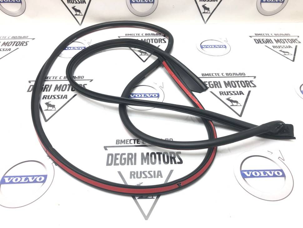 Уплотнительная резинка передней правой двери Volvo S60, V70 II, XC70 \\ VOLVO Original 8663774