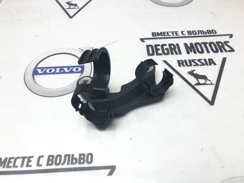 Кронштейн жгута проводов стартерa VOLVO XC90 \\ VOLVO Original 30667043
