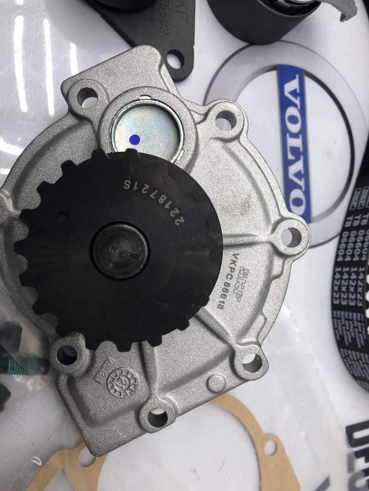 Ремкомплект грм с водяным насосом \\ SKF VKMC 06604