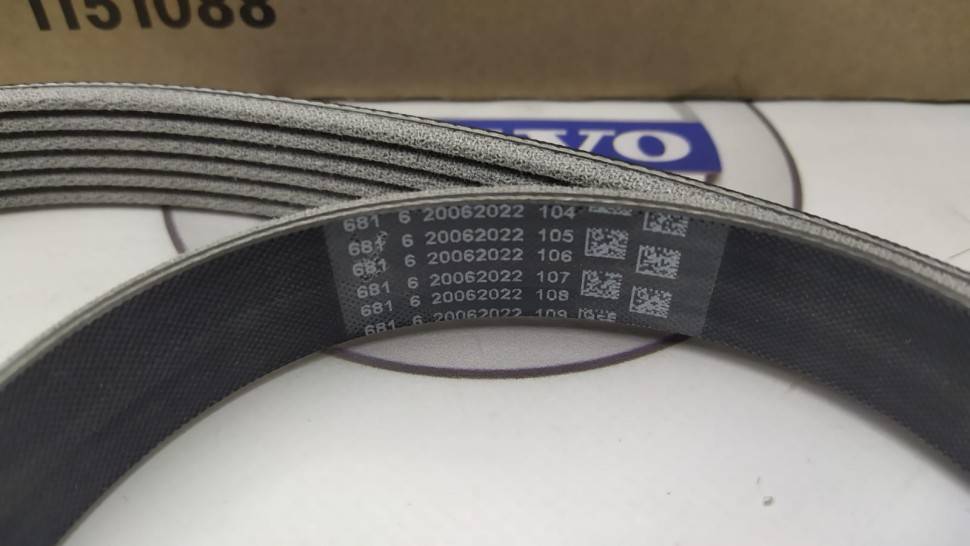 Ремень приводной, комплект с роликом Вольво XC90 II \\ дизель \\ VOLVO Original 31480361