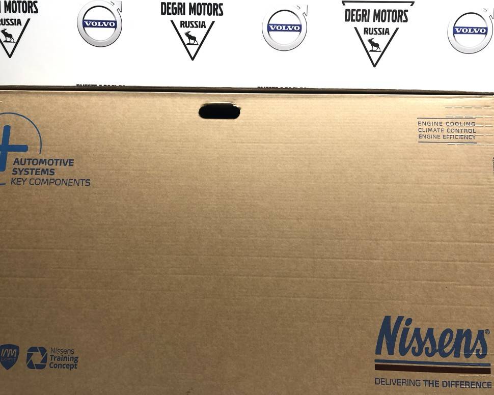 Радиатор охлаждения VOLVO S60, S80, V70, XC70 \\ КПП автомат, механика \\ Nissens (Дания) 65553A