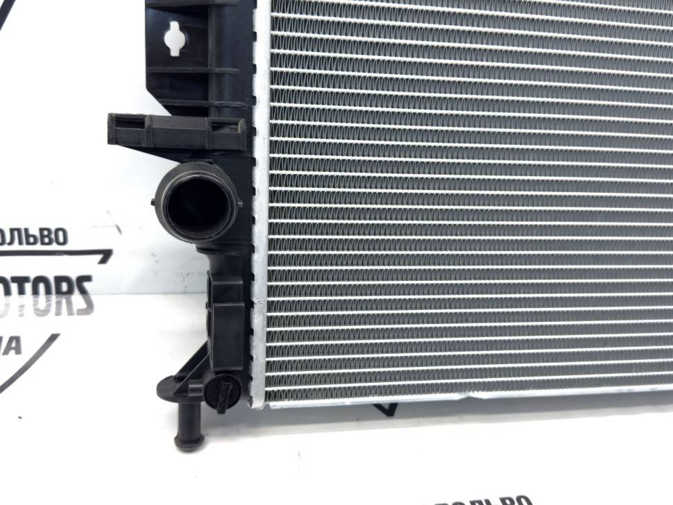 Радиатор охлаждения Volvo S60 II, S80 II, XC60, XC70 II \\ SWPARTS SW31368361