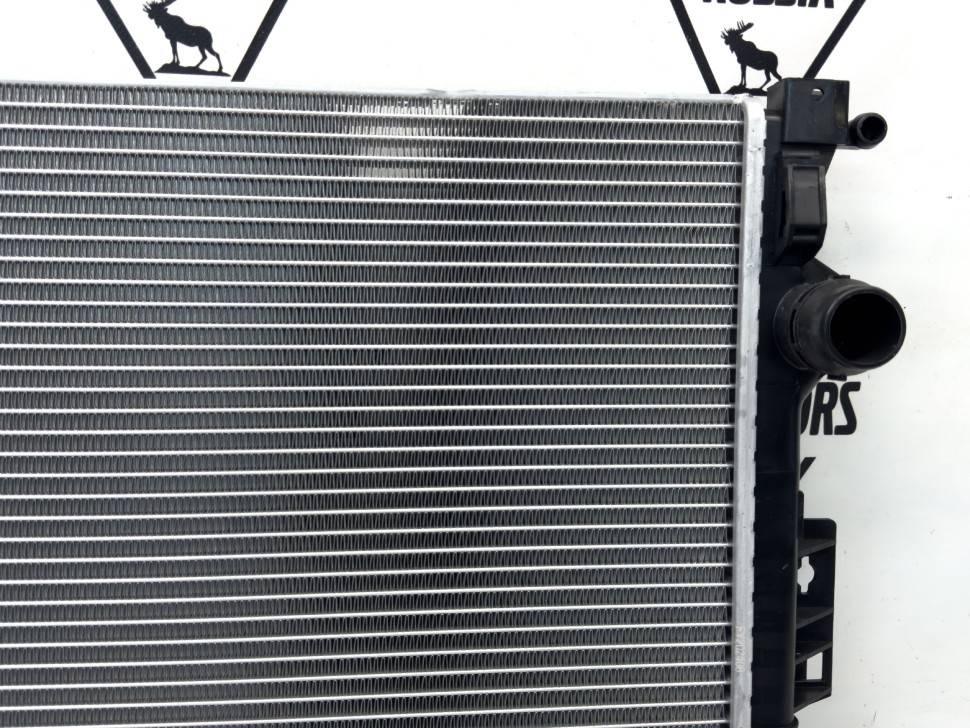 Радиатор охлаждения Volvo S60 II, S80 II, XC60, XC70 II \\ SWPARTS SW31368361