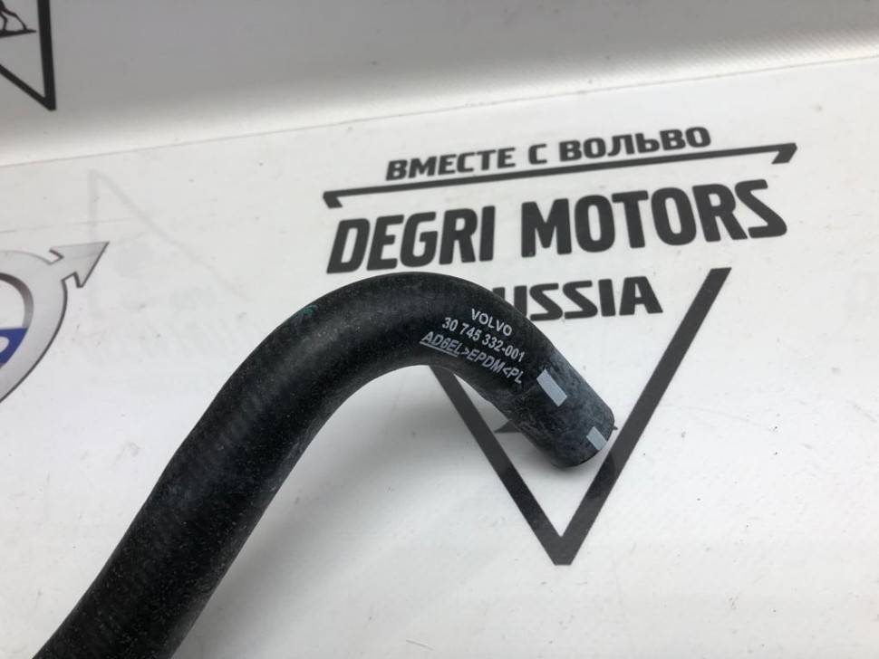 Шланг отопителя впускной VOLVO S60 S80 XC70 \\ VOLVO Original 30745332