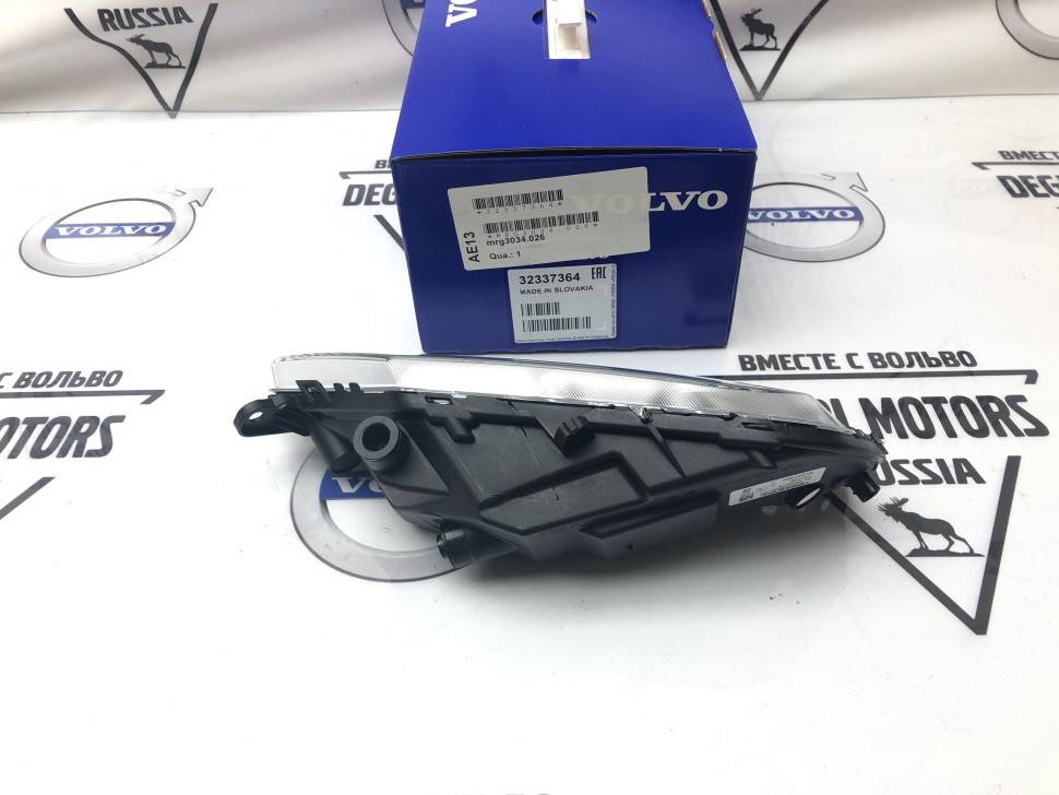 Передний протифотуманный фонарь левый VOLVO \\ VOLVO 32337364