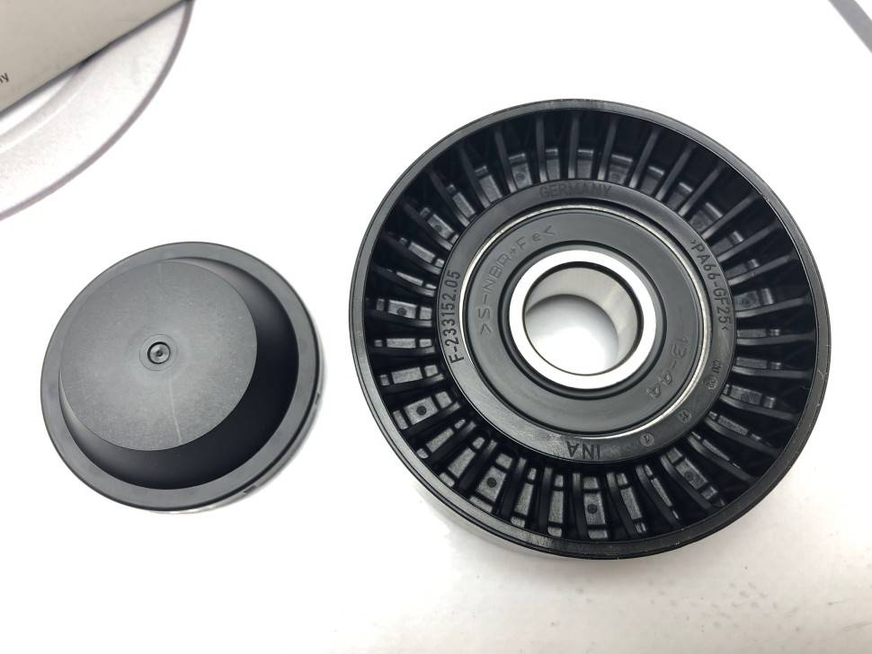 Ролик натяжителя приводного ремня VOLVO S60, S80, XC70, XC90 \\ INA 531 0760 10