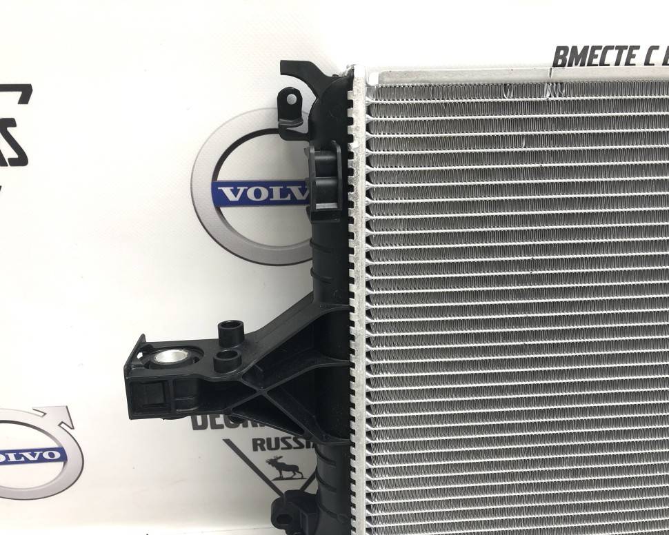 Радиатор охлаждения VOLVO S60, S80, V70, XC70 \\ КПП автомат, механика \\ VOLVO (Original) 31319056