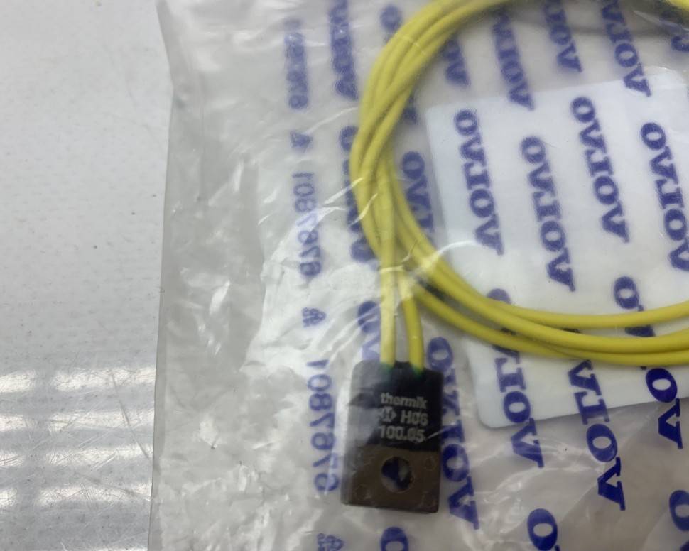 Термостат топливного подогревателя Вольво S60, S80, V70 II, XC70, XC90 \\ VOLVO Original 3730414