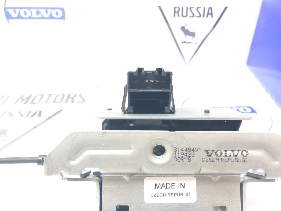 Замок крышки багажника (5-я дверь) Вольво XC70 II, V70 \\ VOLVO Original 31440491