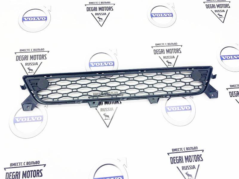 30763422 Решетка бампера нижняя Вольво XC60.jpg