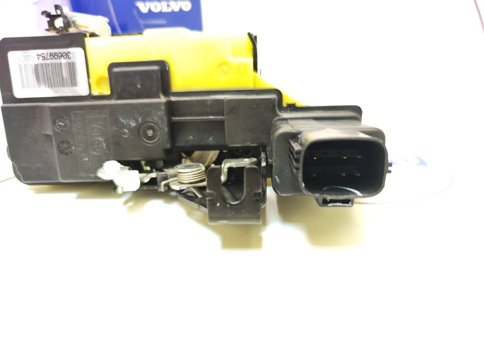 Замок двери задней левой Вольво S60 (-09), S80 (-06), V70 (00-08), XC70 (-07), XC90 \\ VOLVO (Original) 30699754
