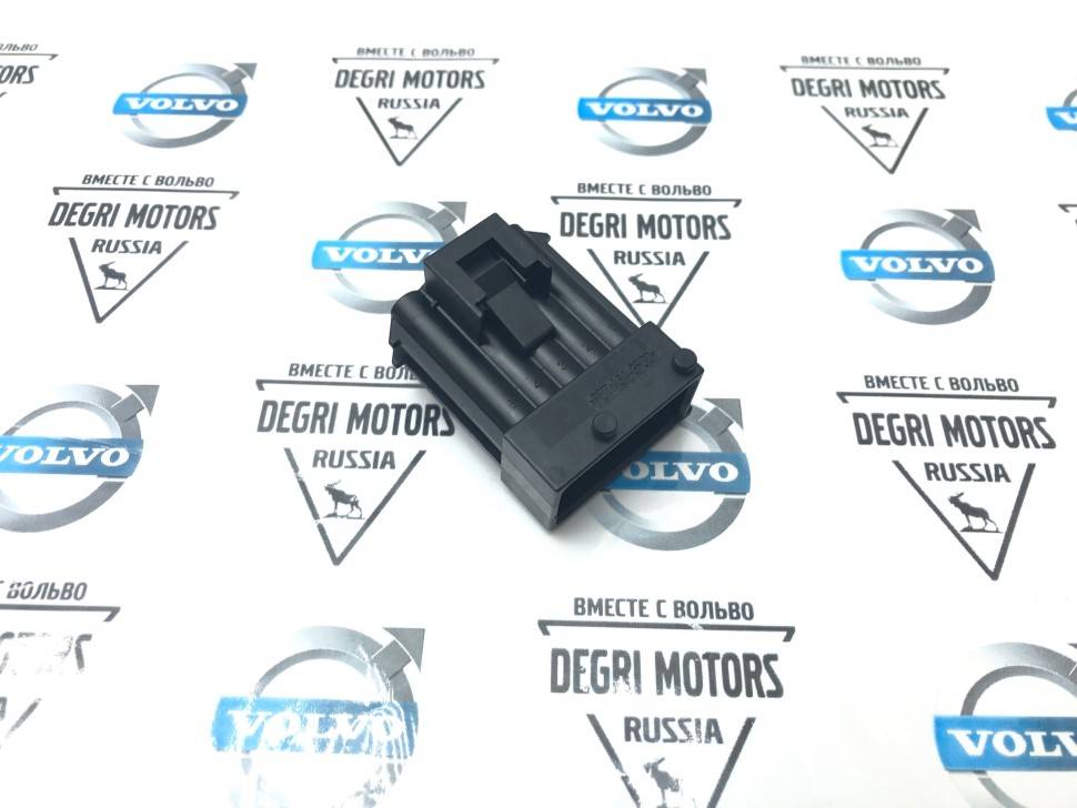 Корпус разъёма жгута проводов передних фар \\ VOLVO Original 8676442