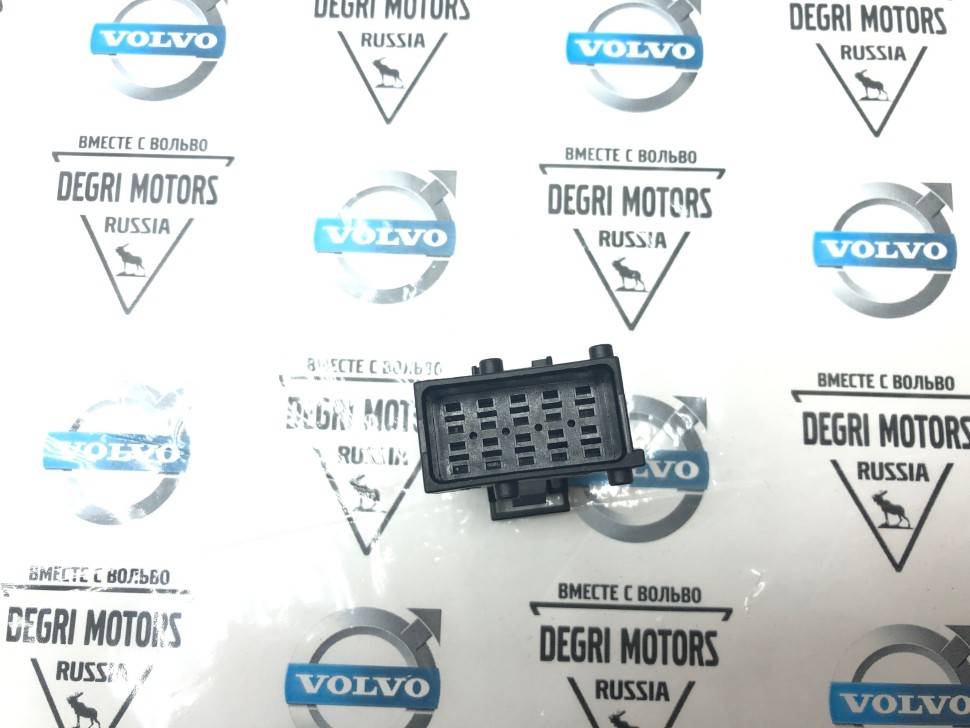 Корпус разъёма жгута проводов передних фар \\ VOLVO Original 8676442