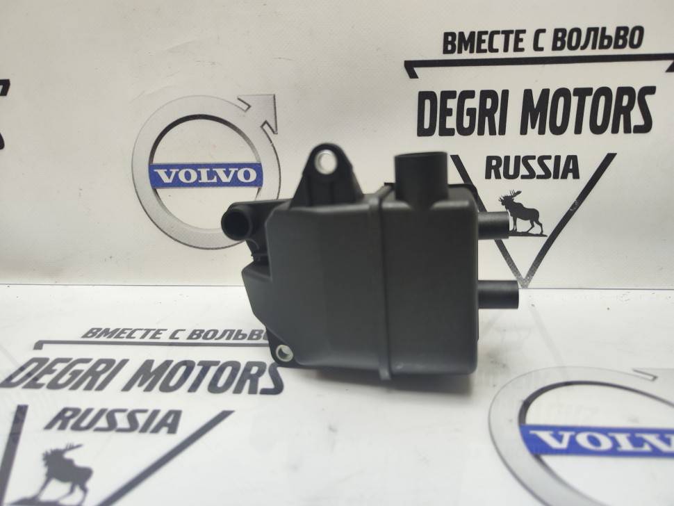 Маслоуловитель VOLVO S60 S80 XC70 XC90 \\ 5 цилиндров с 2003 года \\ SW Parts SW8692211