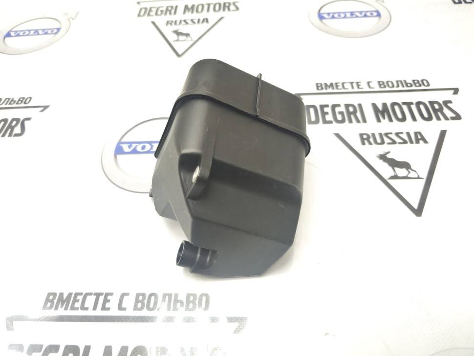 Маслоуловитель VOLVO S60 S80 XC70 XC90 \\ 5 цилиндров с 2003 года \\ SW Parts SW8692211