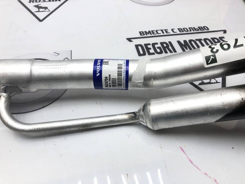 Горловина заливная бака топливного Volvo S60, S80, V70 II, XC70 \\ VOLVO Original 8624704