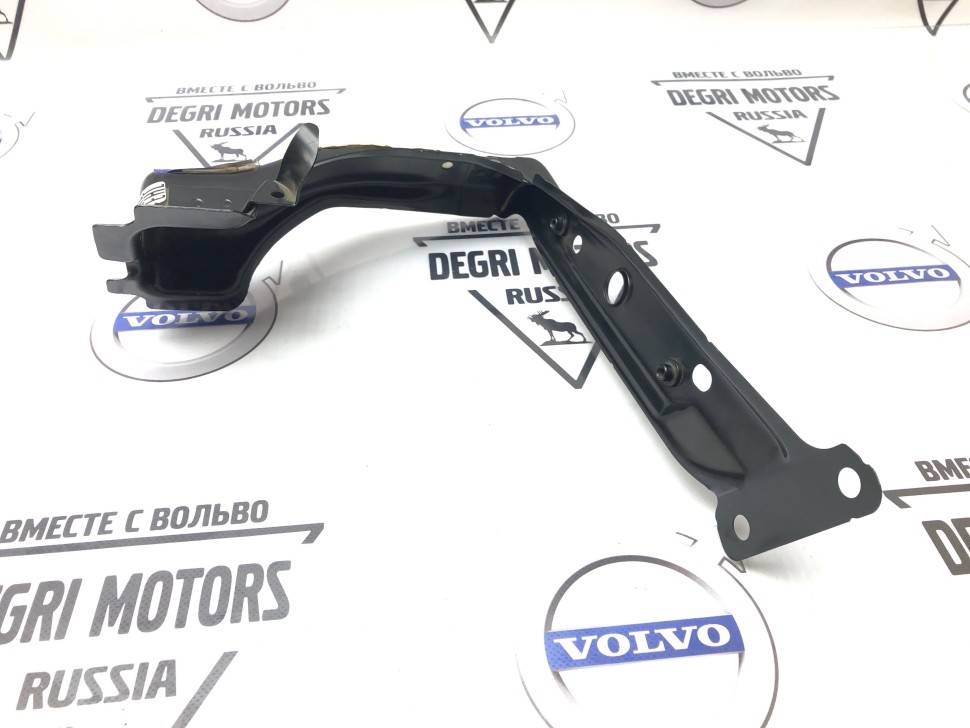 Рамка фары правой \\ VOLVO S60, V70 II, XC70 \\ VOLVO (Original) 8652198