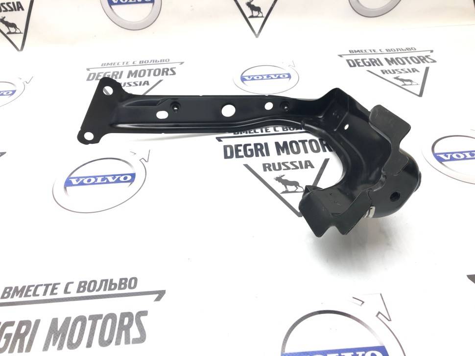 Рамка фары правой \\ VOLVO S60, V70 II, XC70 \\ VOLVO (Original) 8652198