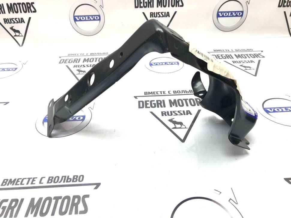 Рамка фары правой \\ VOLVO S60, V70 II, XC70 \\ VOLVO (Original) 8652198
