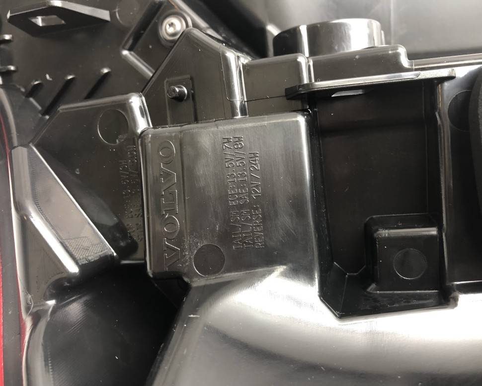 Корпус лампы, правый VOLVO \\ VOLVO 31655916