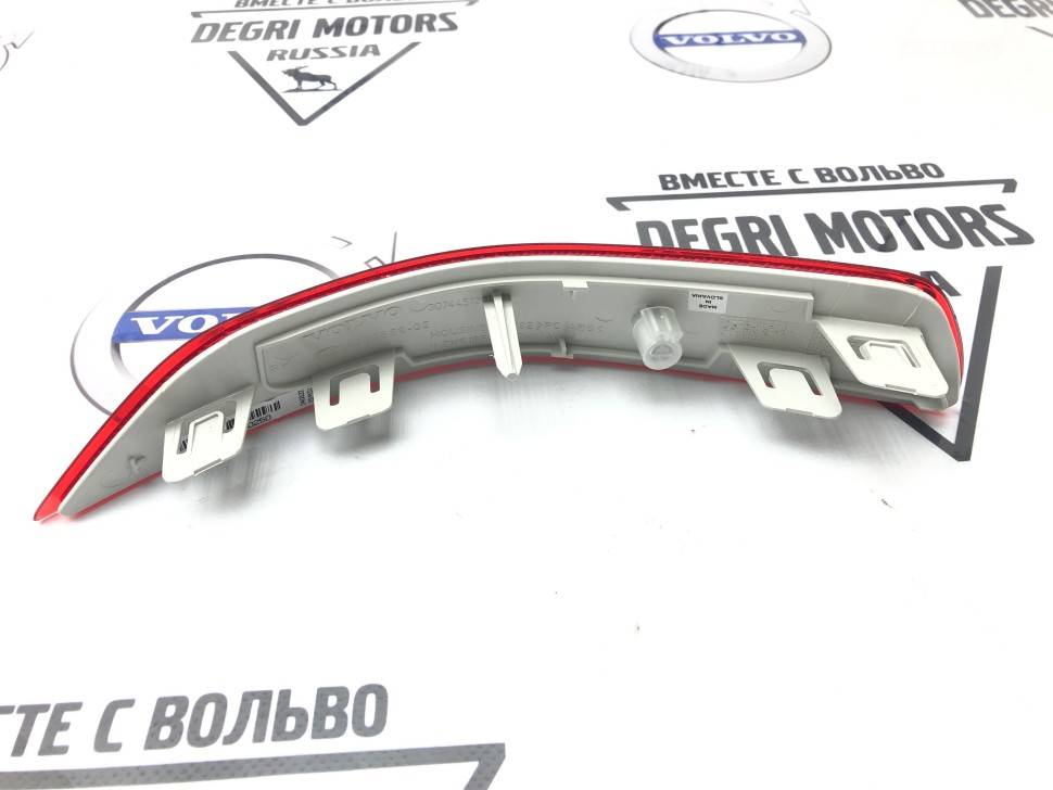 Отражатель заднего бампера правый Вольво XC70 (08-) \\ VOLVO (Original) 30744512