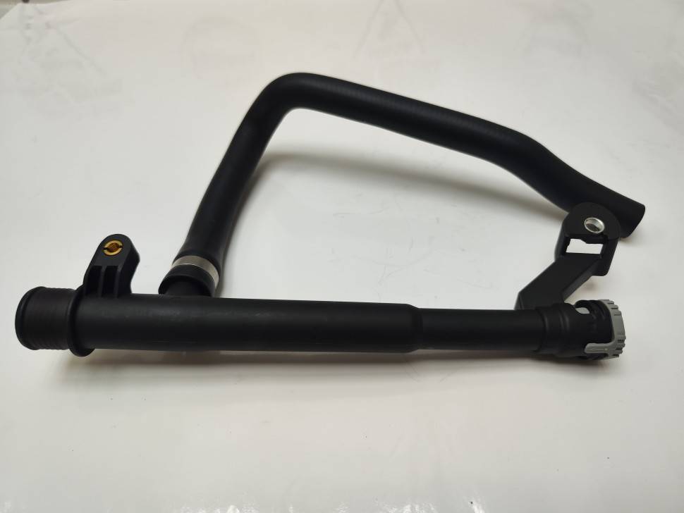 Шланг системы охлаждения B6324S Вольво S60 II, S80 II, XC60, XC70 II, XC90 \\ GParts AC5335133